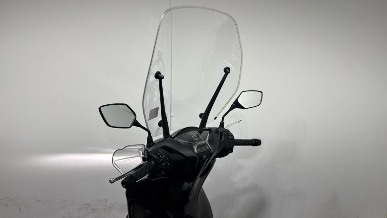 (23MY) Honda SH125i with Top Box